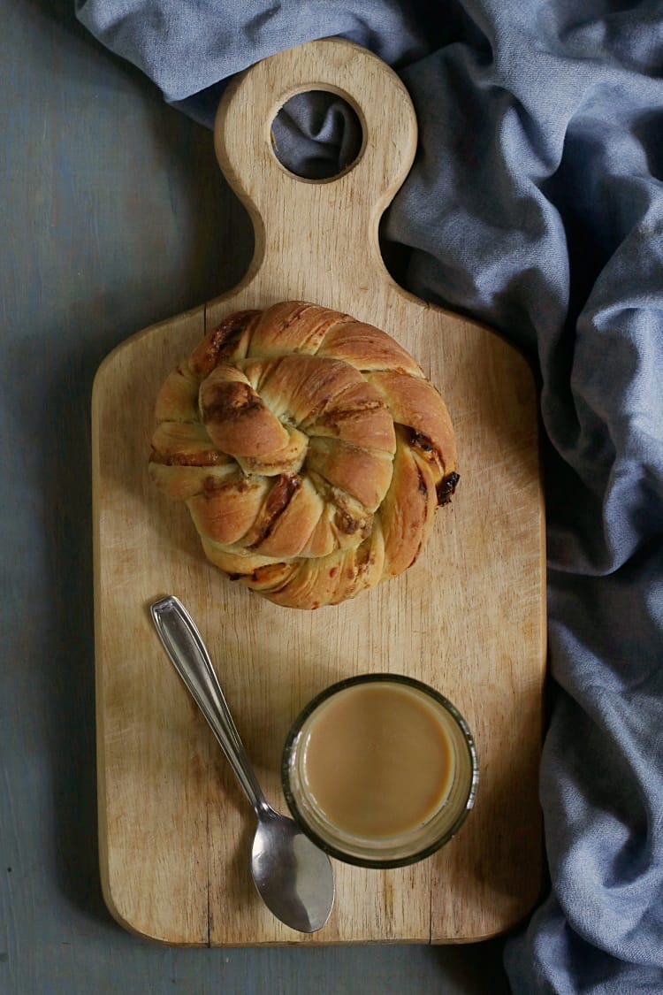 Cheese Pesto Dried Tomato Twist Buns 4