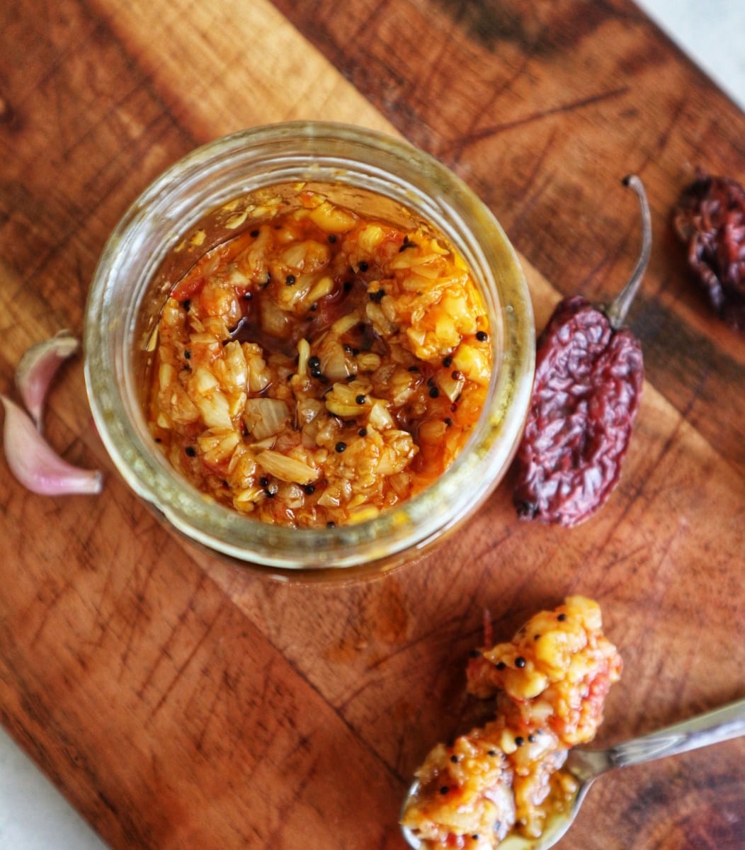 9176e garlic naga red chilli pickle