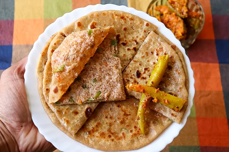 gobi paratha recipe.webp