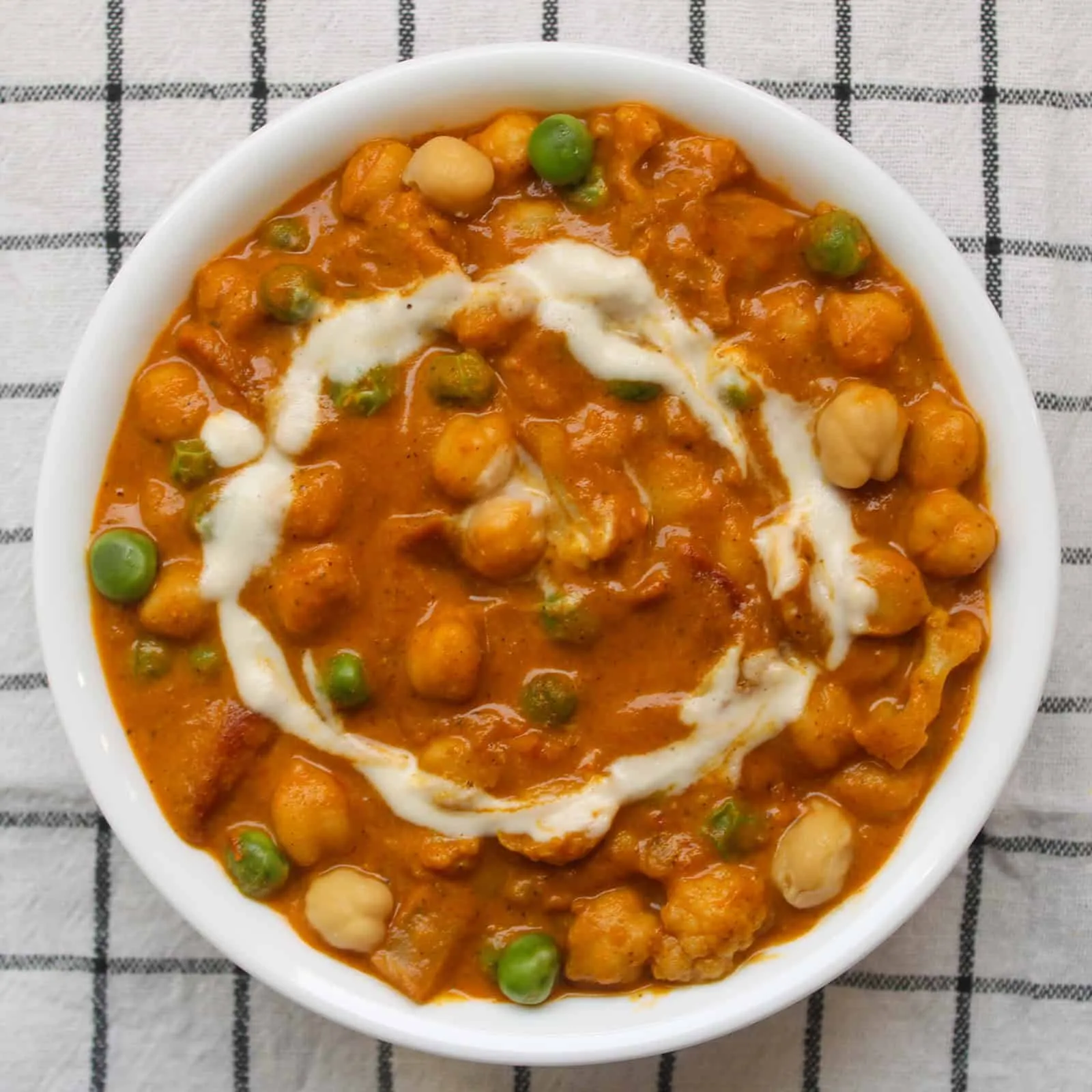 chickpea tikka masala garnish jpeg