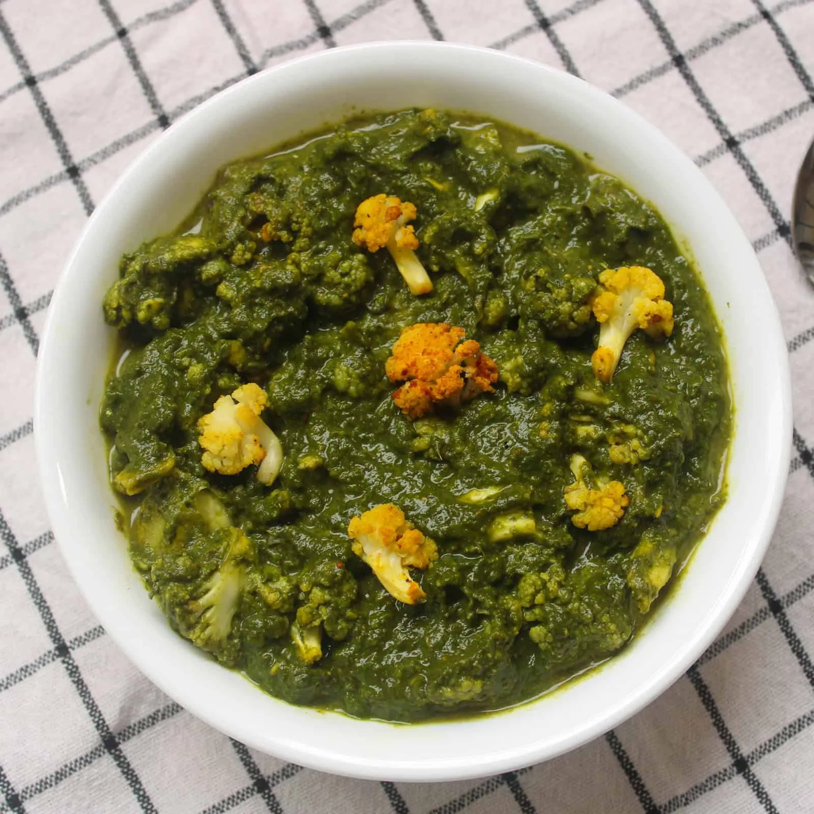 saag gobi spinach cauliflower curry bowl featured image jpg