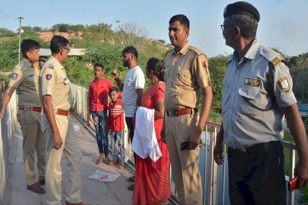 KCT NEWS – Man was drowned in nagadari after hi sit his mother at main gate | मां को गेट के पास बिठाकर घूमने निकला युवक नागादड़ी में डूबा – New Update