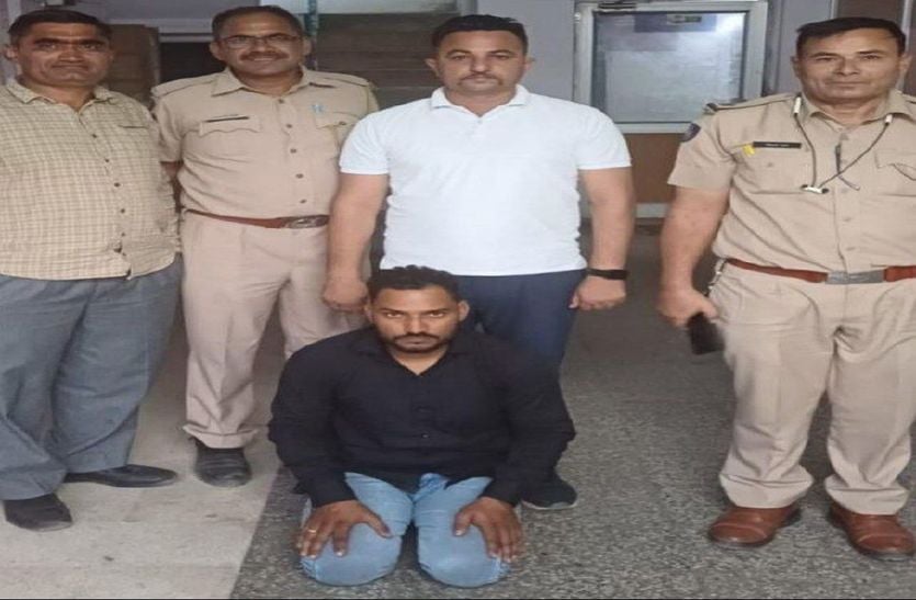 KCT NEWS – Man absconding in robbery Rs 5 lakh arrested while roaming with pistol | पांच लाख रुपए लूट में फरार युवक पिस्तौल लेकर घूमते गिरफ्तार – New Update