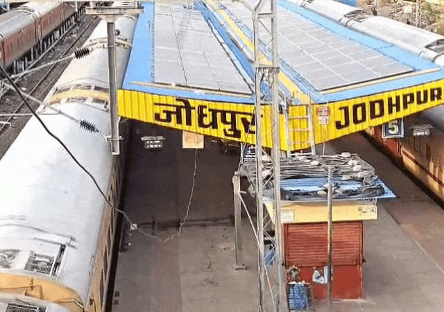 rly stn train electric line 1755868837.gif