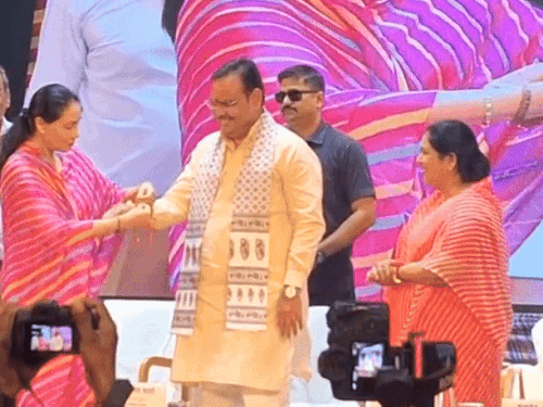 whatsappvideo2025 08 05at120815pm ezgifcom resize 1754377225.gif