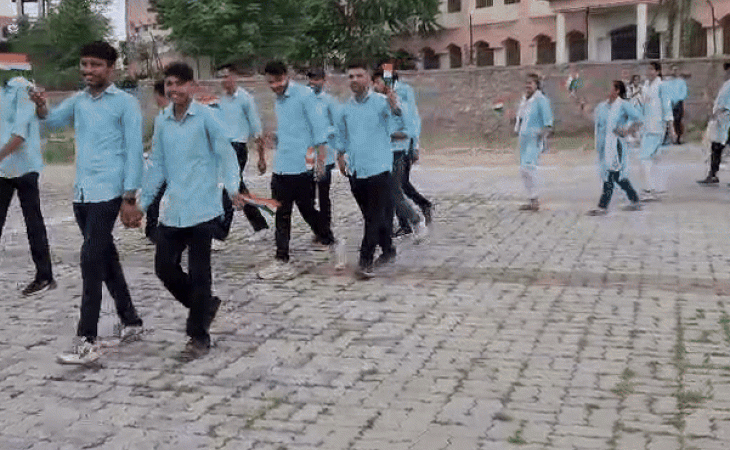 whatsappvideo2025 08 14at16110420b73963 ezgifcom r 1755169442.gif