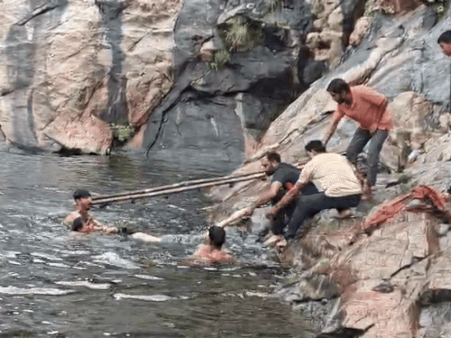 whatsappvideo2025 08 29at1331310b7d8c88 ezgifcom r 1756455734.gif