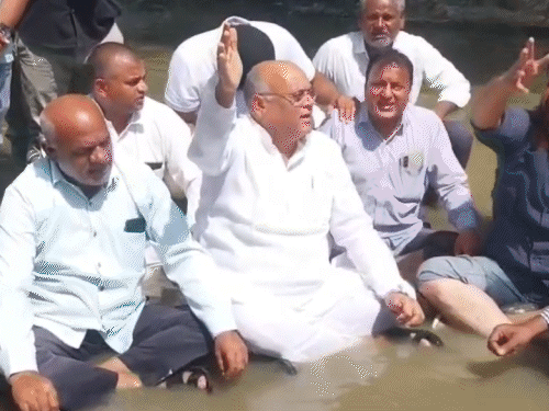 cover r 2 1758629979.gif