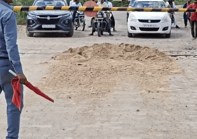 luni rly gate c 1 1759226497.gif