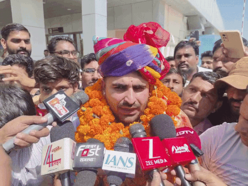 ravindrasinghbhati ezgifcom resize 1758620802.gif