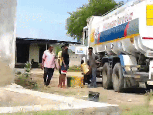 whatsappvideo2025 10 04at110600am ezgifcom resize 1759557188.gif